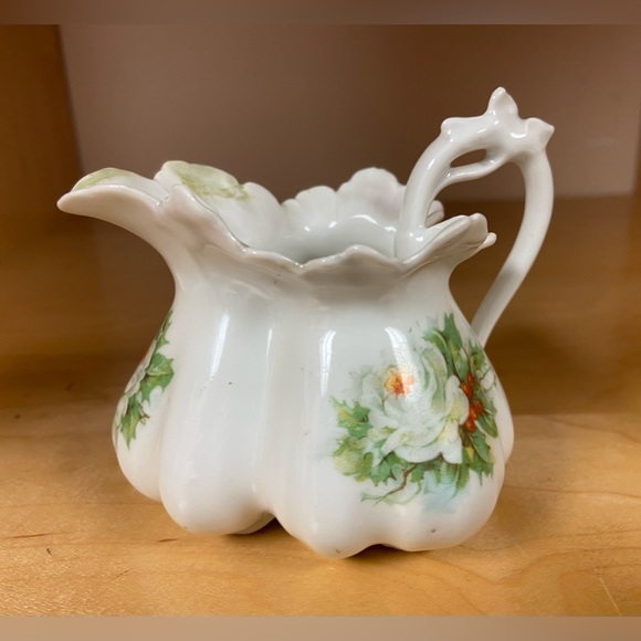 VINTAGE R&S CREAMER FLOWERS DESIGN GERMANY - Picture 1 of 4